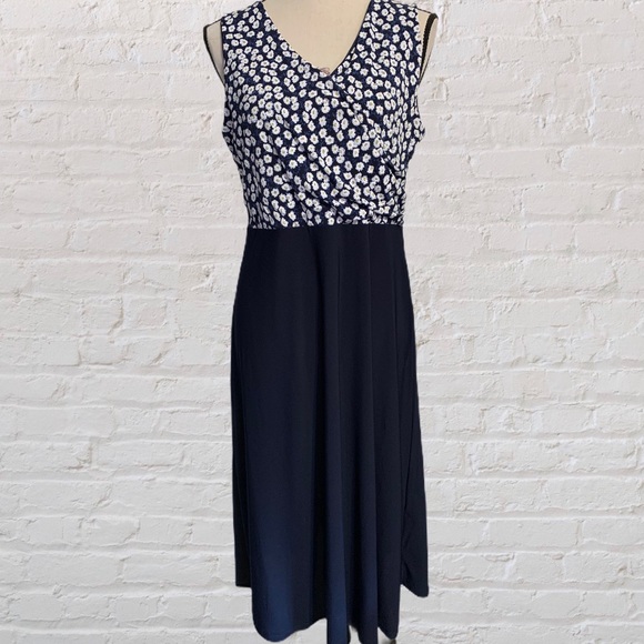 ❌DONATED❌Navy Blue Floral Sleeveless Two Tone V-neck Midi Dress - Picture 4 of 11